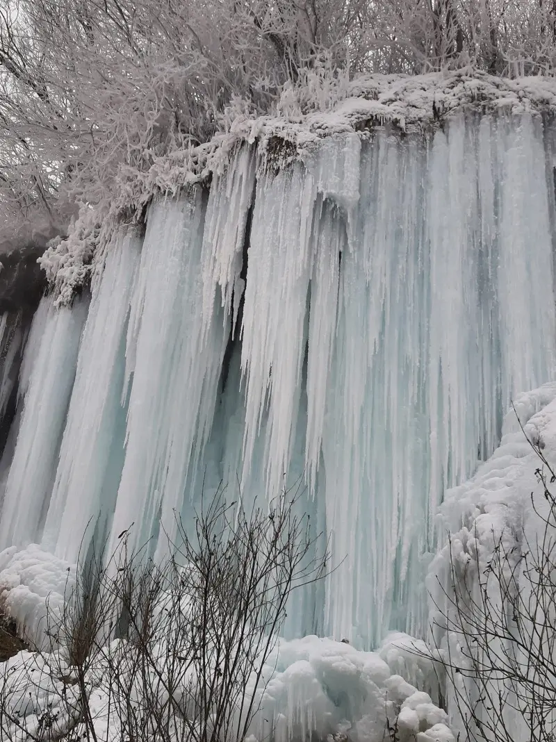 Cascada cu apa termala de la Toplita