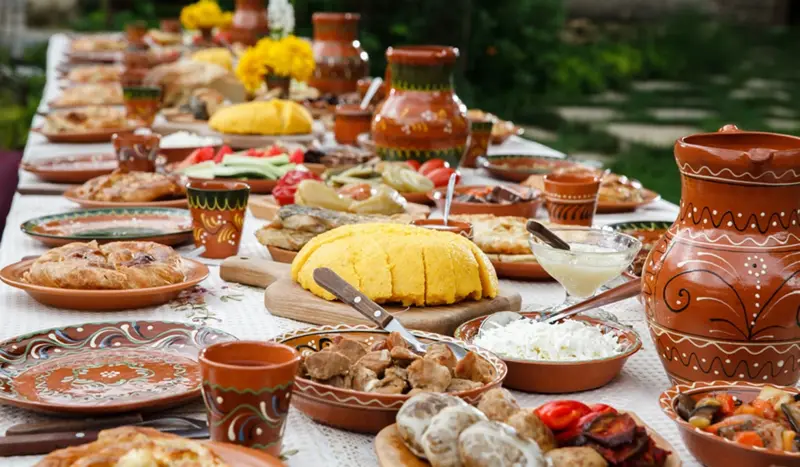 Descopera Romania prin gastronomie – preparate traditionale pe care trebuie sa le incerci