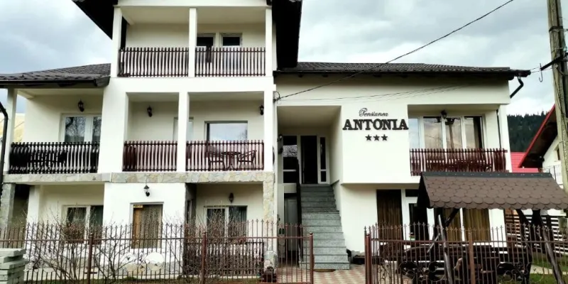 Antonia, fotografia 3 din 83