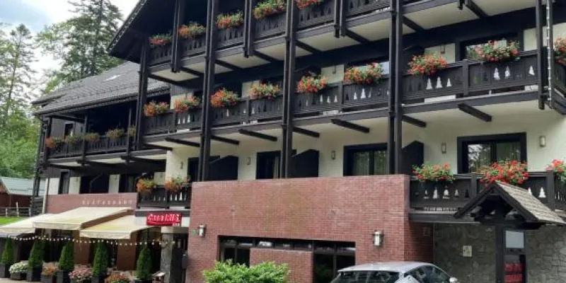 Casa Iris-Hotel & Restaurant, fotografia 1 din 65